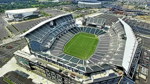 维尼修斯黄牌总数达6张！再领一张黄牌。