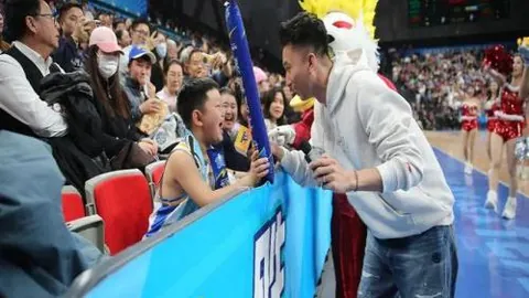 “2025年临沂足球青训论坛隆重开幕，足球名宿许基仁亲临助阵培养足球明日之星！”